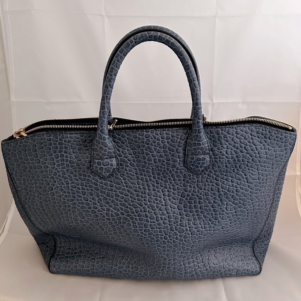 Burberry | Dewsbury Blue Leather Tote Bag - Picture 3 of 16